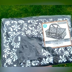 NWT Insulated Casserole Travel Bag in B&W Floral
